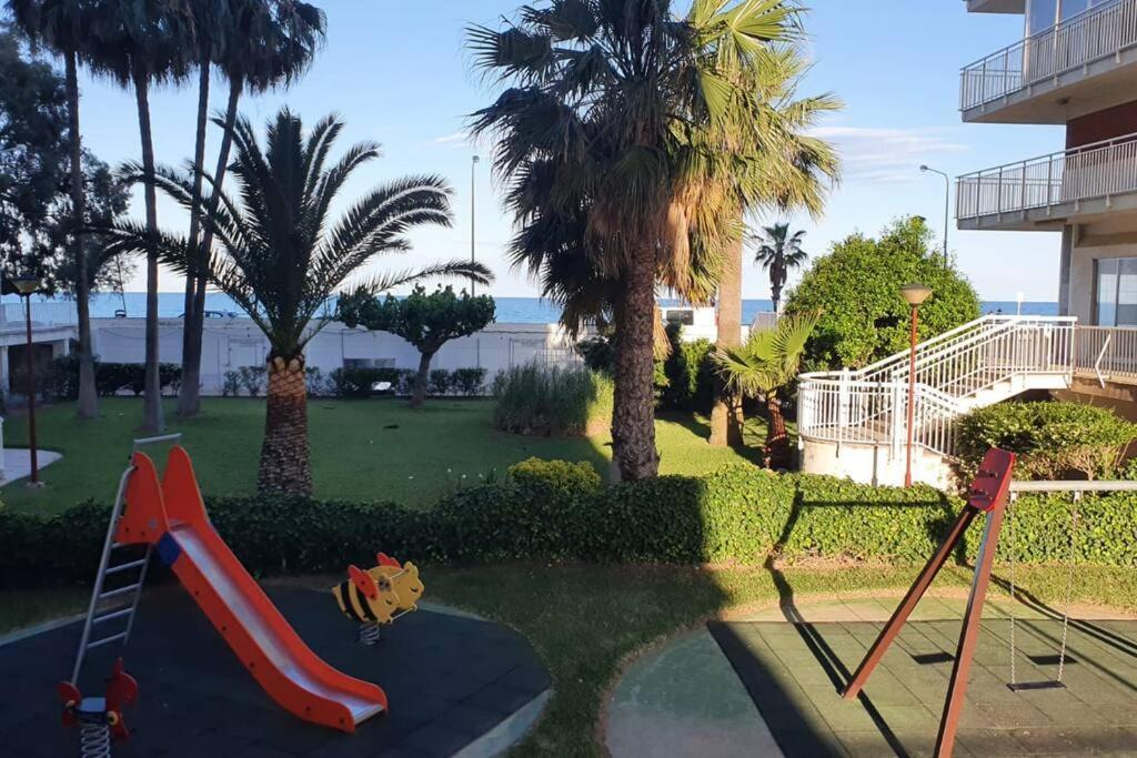 Appartamento Incredible Seafront With Sunrise And Sunset Views Benicàssim Esterno foto