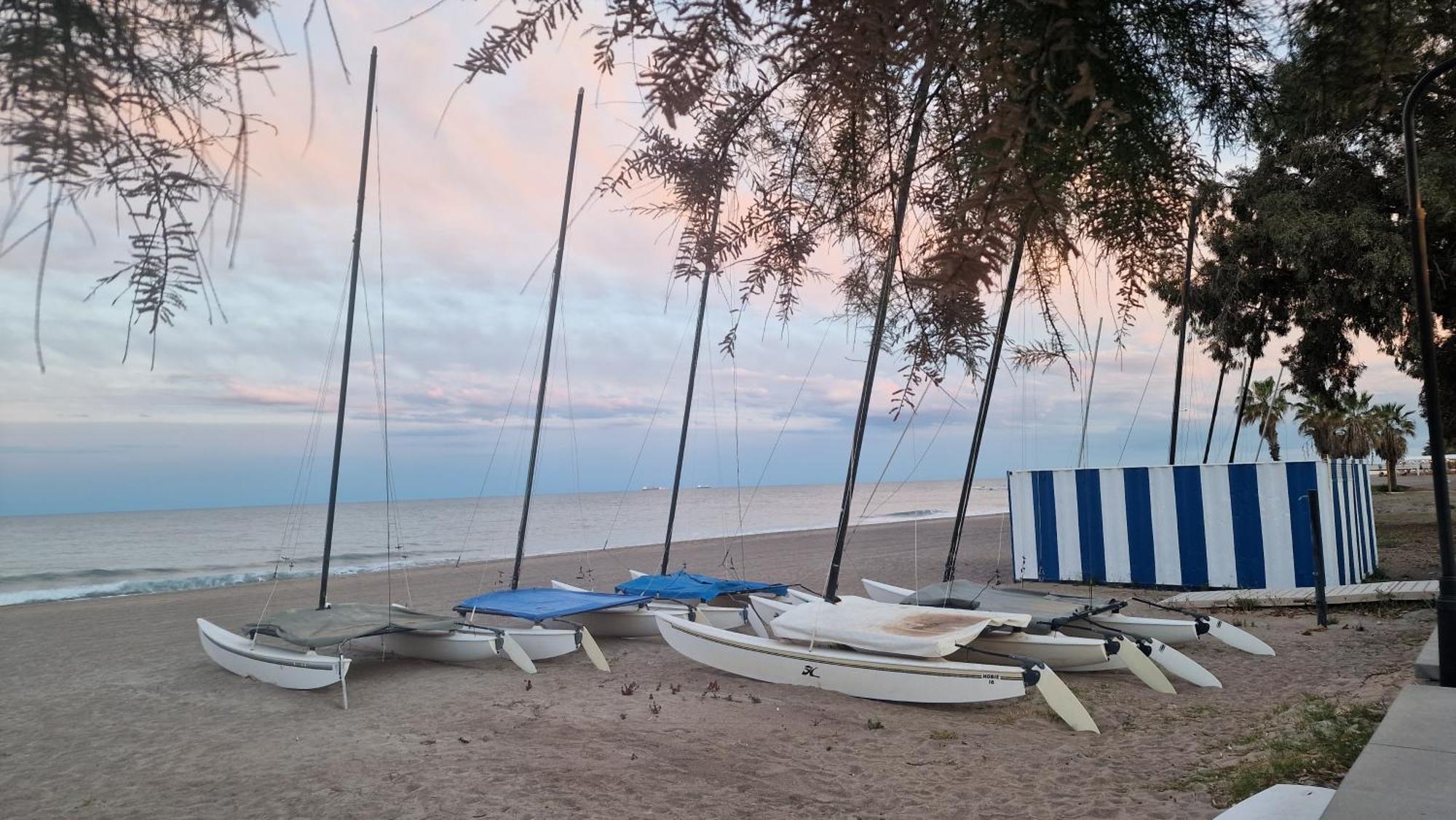 Appartamento Incredible Seafront With Sunrise And Sunset Views Benicàssim Esterno foto
